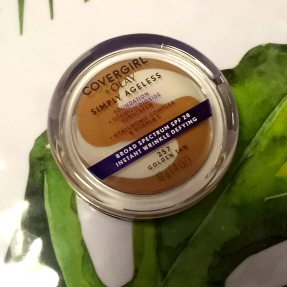 Covergirl + Olay Simply Ageless Golden Tan 257 Foundation - Picture 6 of 8